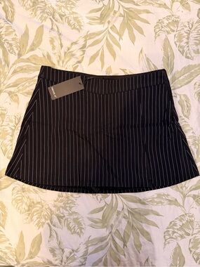 BNWT Forever 21 Black Pinstripe A-Line Mini Skort